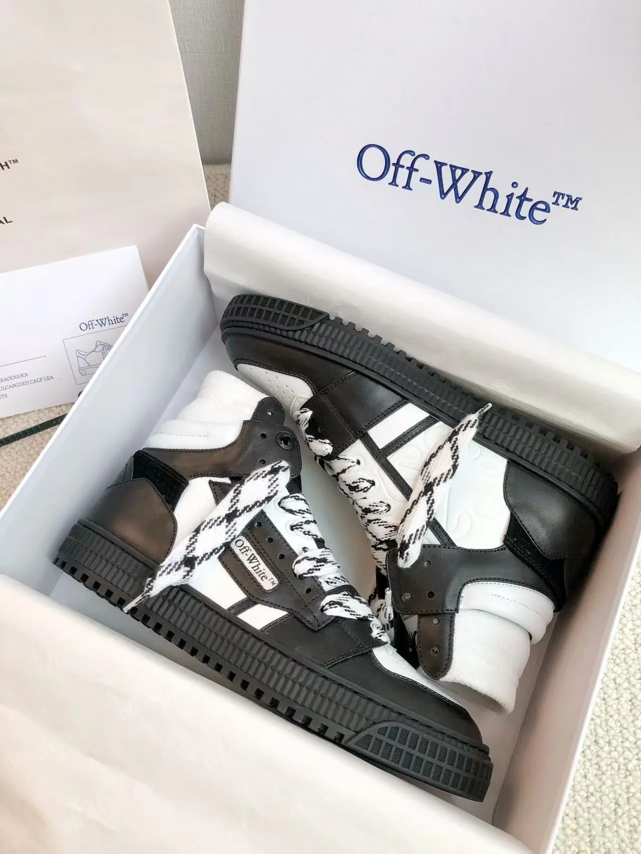 Men's men's shoes P660! 🌈🌈OFF WHITE🌈🌈 ⚡️Couple model⚡️🍓New color🍓 👉Ex-factory price: 130-45 The latest spring model of Gaobang street casual Martin style masterpiece, released the highest quality version on the market 👊 Series original mold opening, original lasting, production technology 1:1 original ➰🔜The best choice for more and more celebrities and Internet celebrities🔸In the classics Changes in the code🔸Innovate in the trend🔸Strive to break away from the shackles of bad street design🔝Although he is not the originator of fashion design, he is definitely a shining dark horse in avant-garde design🐴🆙Do not follow the trend🔅Not universal beauty🔅 Fabric💯First-layer cowhide Lining💯Imported skin-friendly and environmentally friendly polyester mesh Foot pads💯Original molded high-elastic environmentally friendly molding pads Midsole💯Original lasting process Outsole💯Rubber outsole Packaging💯Official website synchronized full set of packaging (brand wrapping paper, brand certificate, brand cloth bag)